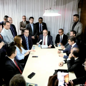 Prefeito Paulinho Freire sanciona lei do subsídio e conclui pacote para licitação do transporte público de Natal