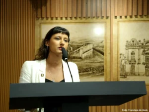 Relatório do processo de cassação de Brisa Bracchi é adiado para novembro