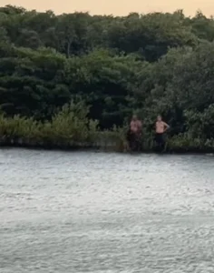 Turistas chineses ficam ilhados por mais de seis horas em praia de Macau, no RN